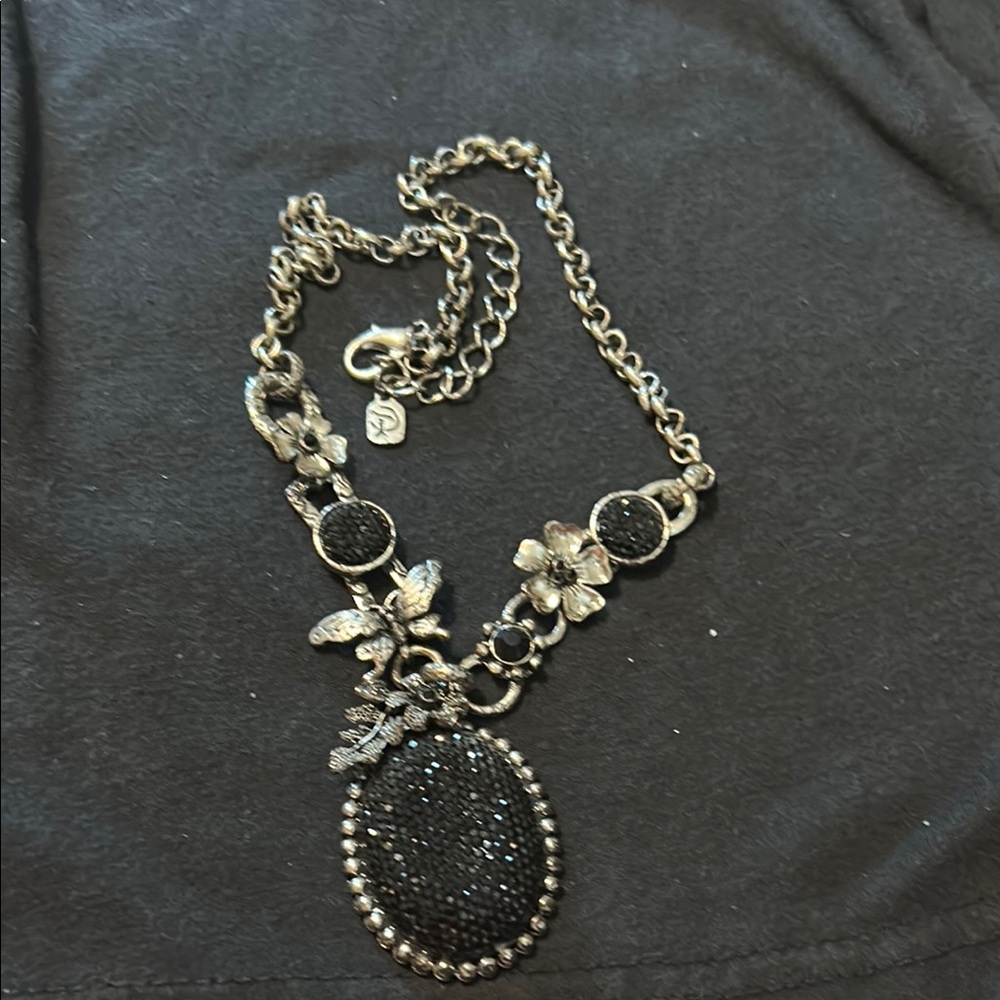 Elegant Black and Gold Necklace